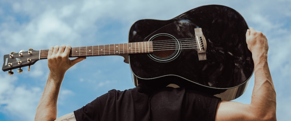 Guitar on shoulders - Strung Guitars