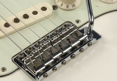Floating bridge - Strung Guitars