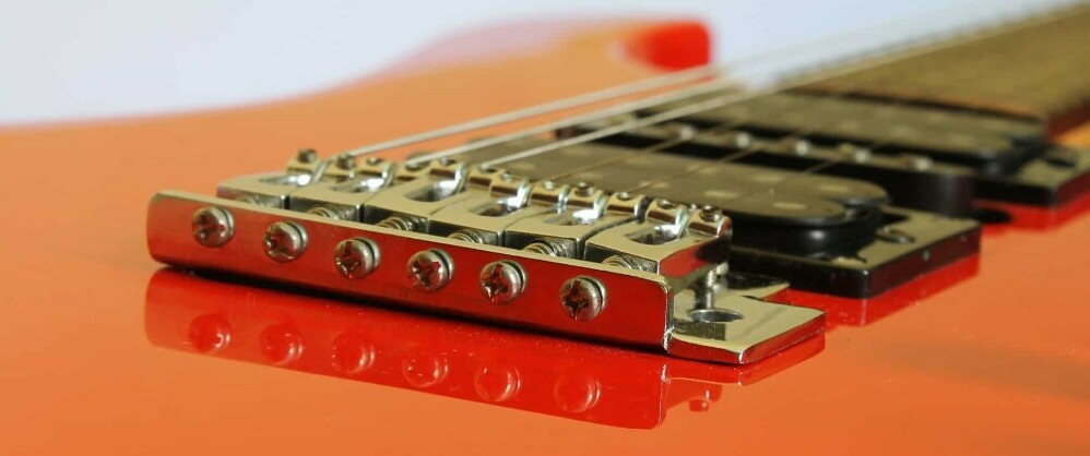 Tremolo bridge - Strung Guitars